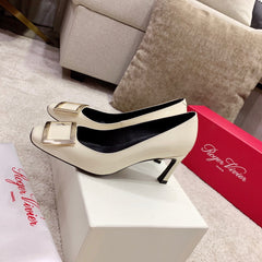 BELLE VIVIER PUMPS IN OFF WHITE GLOSSY CALFSKIN GOLD BUCKLE