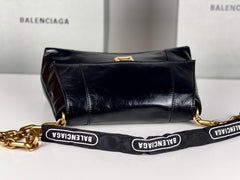 DOWNTOWN SHOULDER BAG 29 IN BLACK WAXED SHEEPSKIN GOLD HARDWARE