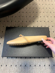 BOTTEGA VENETA 26S FLAT MULES IN BEIGE LAMBSKIN