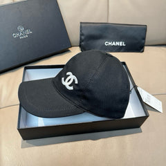 BLACK BASEBALL CAP WITH WHITE LOGO IN COTTON 672797