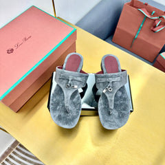 FLIP FLOPS IN DARK GRAY SUEDE AND HARDWARE SILVER