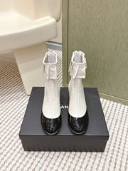 CHANEL 25S ANKLE BOOTS IN WHITE CALFSKIN AND BLACK GLOSSY TOE RUCHED