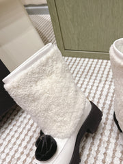 CHANEL 25S ANKLE BOOTS IN WHITE SHEARLING LAMBSKIN AND BLACK PATENT CALFSKIN