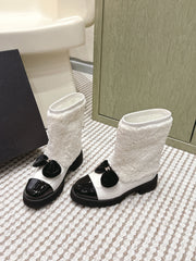 CHANEL 25S ANKLE BOOTS IN WHITE SHEARLING LAMBSKIN AND BLACK PATENT CALFSKIN