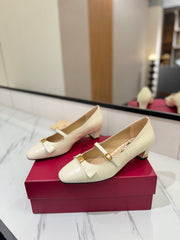 VLTN VLOGO SIGNATURE ROUND-TOE HEELS 25S IN CREAM WHITE LAMBSKIN SNAKE-EMBOSSED