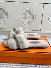 HM 25S ECLAIR SANDAL IN PALE BEIGE GRAY SHEARLING WITH SILVER HARDWARE