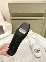 FLAT MULES IN WHITE SMOOTH CALFSKIN SILVER BUCKLE