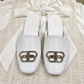 FLAT MULES IN WHITE SMOOTH CALFSKIN SILVER BUCKLE