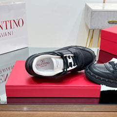 VALENTINO 25S GARAVANI FREEDOTS SNEAKERS IN BLACK LAMBSKIN