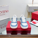 VALENTINO 25S GARAVANI FREEDOTS SNEAKERS IN WHITE LAMBSKIN AND BLUE DENIM