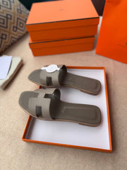 0RAN SANDALS IN CEDAR BROWN CALFSKIN