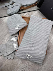 THREE-PIECES SET IN PALE GRAY WOOL AND ACRYLIC 406556