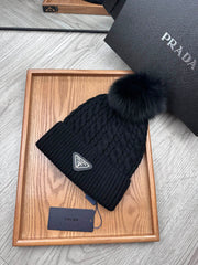 BEANIE HAT IN BLACK WOOL 352375