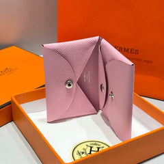 CALVI DUO COMPACT CARD HOLDER IN ROSE SAKURA EPSOM CALFSKIN