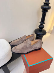 CLASSIC LOAFERS IN LIGHT TAUPE SUEDE