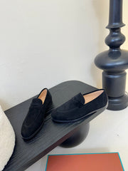 CLASSIC LOAFERS IN BLACK SUEDE