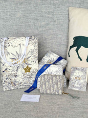 MONTAIGNE VOYAGEUR COIN PURSE 12 IN GREY MONOGRAM OBLIQUE JACQUARD