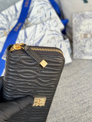 VERTICAL LONG ZIP WALLET 20 IN BLACK QUILTED ALLOVER CALFSKIN