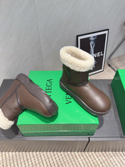 BOTTEGA VENETA 26S FUR-LINED ANKLE BOOTS IN DARK BROWN CALFSKIN AND WHITE WOOL