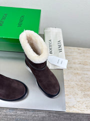 BOTTEGA VENETA 26S FUR-LINED BOOTS IN DARK BROWN SUEDE AND WHITE WOOL
