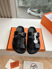 CHYPRE SANDAL IN BLACK CALFSKIN