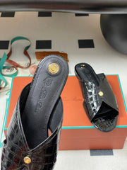 FLAT SLIPPERS IN BLACK CALFSKIN SNAKE EMBOSSING