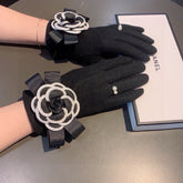 GLOVES IN BLACK WOOL WITH FLOWER 456325