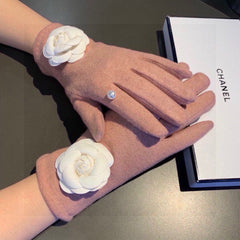 GLOVES IN CREPE PINK WOOL WITH LARGE WHITE FLOWER 464992