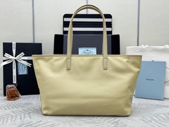 PRADA 25S RE-EDITION 1978 MEDIUM 35 IN DESERT BEIGE NYLON AND SAFFIANO CALFSKIN