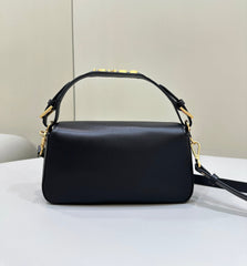 BAGUETTE 27 IN BLACK SMOOTH CALFSKIN GOLD HARDWARE