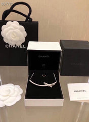 RUBAN BOW IN 18K WHITE GOLD PLATING DIAMOND NECKLACE