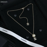 PENDANT NECKLACE IN GOLD TWISTED RIBBED DOUBLE C