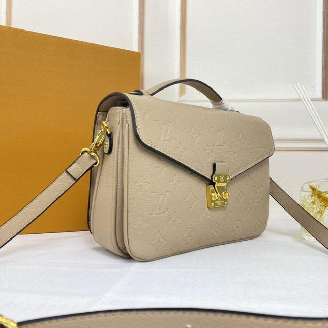 LV POCHETTE METIS 25CM BEIGE