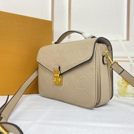 LV POCHETTE METIS 25CM BEIGE