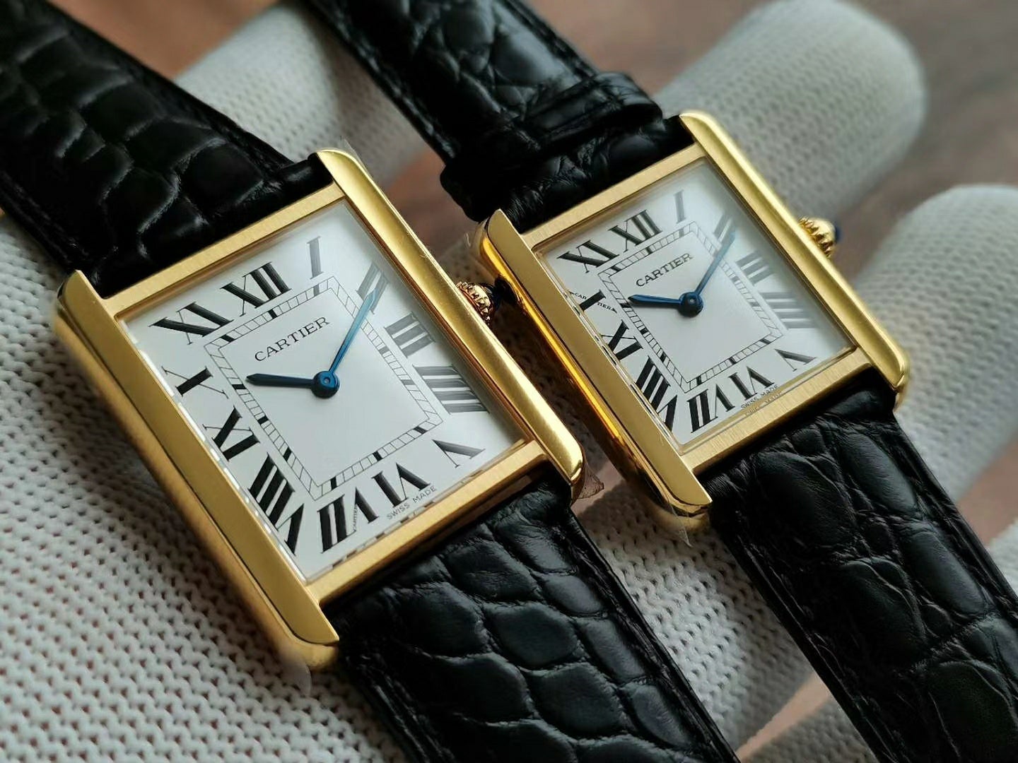 TANK LOUIS QUARTZ GOLD CASE