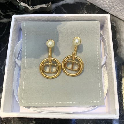 30 MONTAIGNE EARRINGS MOP GOLD