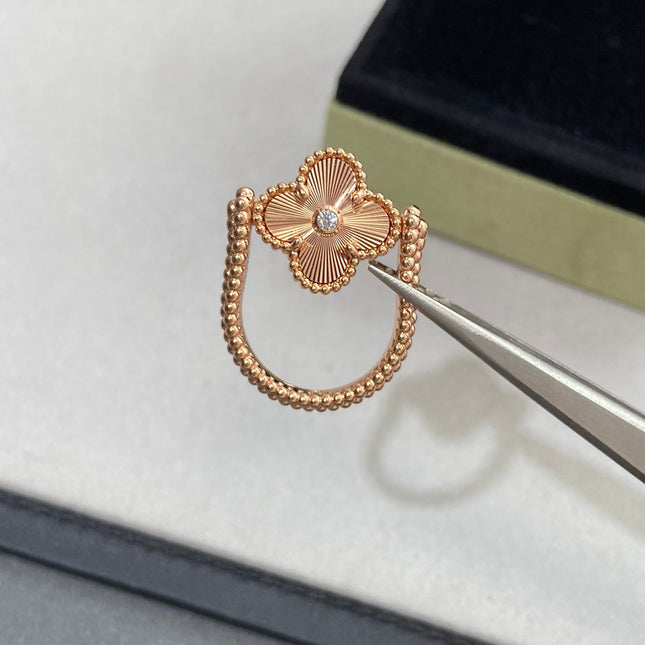 CLOVER RIVERSIBLE PINK GOLD RING