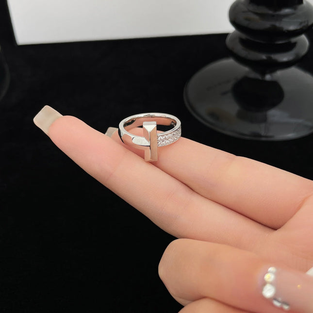 T WIDE DIAMOND RING