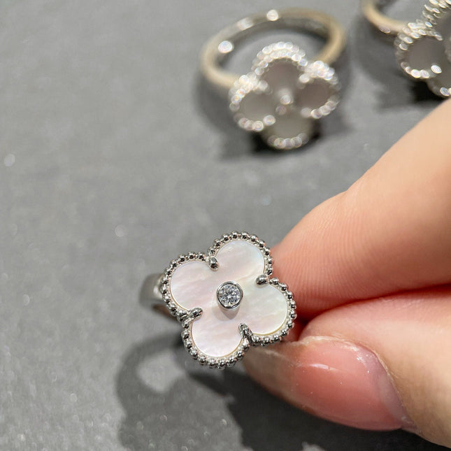 CLOVER SILVER MOP DIAMOND RING