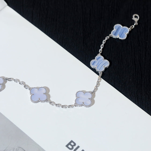 CLOVER 5 MOTIF SILVER CHALCEDONY BRACELET