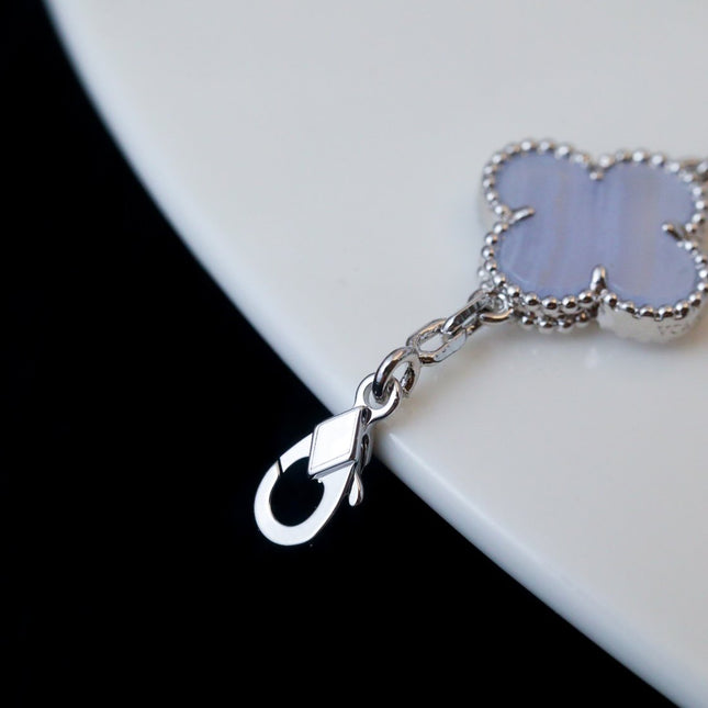 CLOVER 5 MOTIF SILVER CHALCEDONY BRACELET