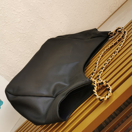 CHAIN TOTE 39 SOFT BLACK CALFSKIN