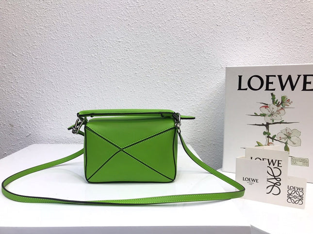 LOE MINI 18 PUZZLE BAG IN EMERALD GREEN CALFSKIN