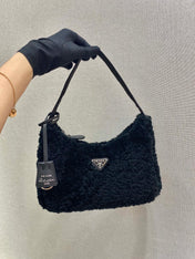 HOBO BAG 23 IN BLACK SHEARLING
