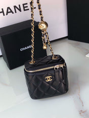 CC MINI 11 VANITY CHAIN IN BLACK CALFSKIN GOLD HARDWARE