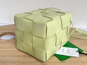 SMALL CASSETTE BUCKET 18 IN PASTEL YELLOW CALFSKIN