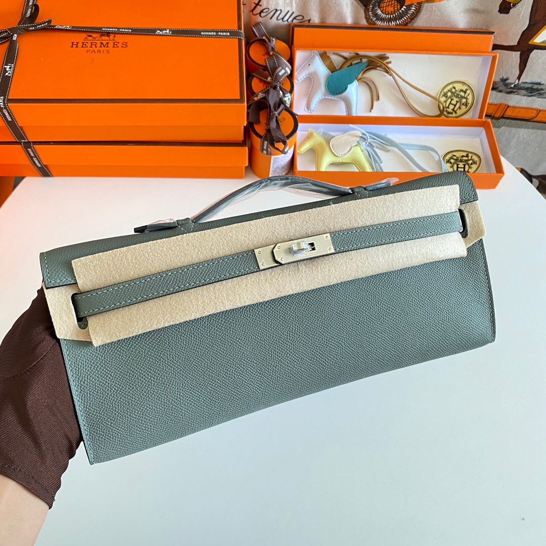 KELLY CUT 31 IN SEAFOAM GREEN CALFSKIN WITH SILVER HARDWARE