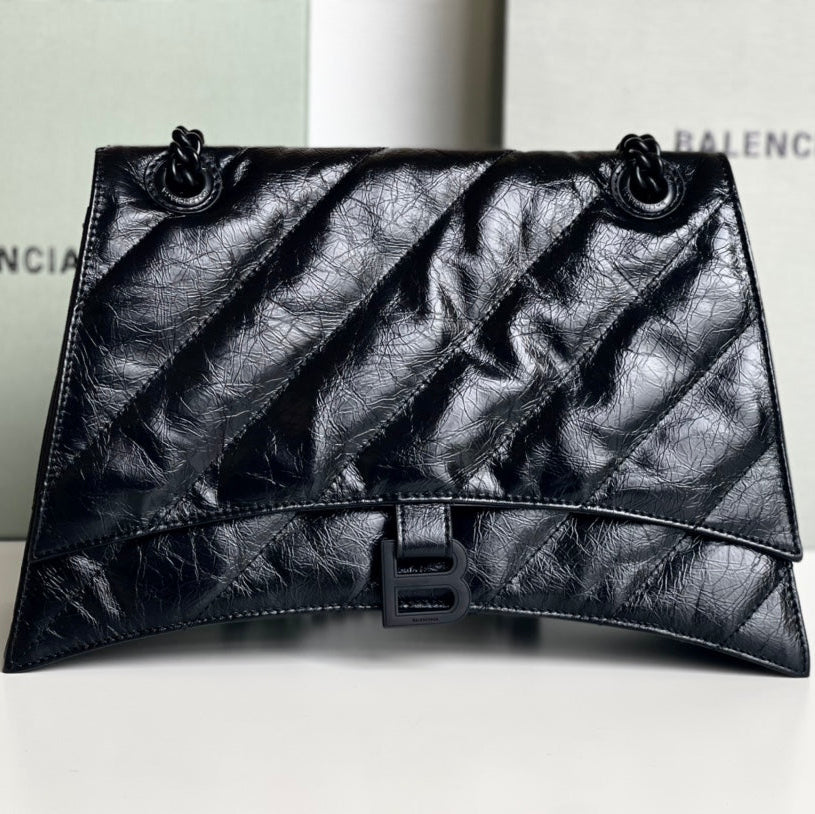 CRUSH MEDIUM CHAIN BAG 31 IN BLACK QUILTED CRUSHED CALFSKIN BLACK HARDWARE