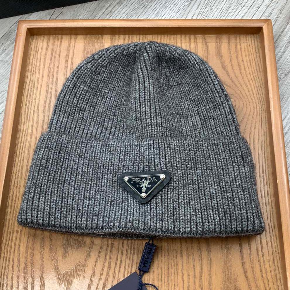 BEANIIE HAT IN GRAPHITE GRAY WOOL 335032
