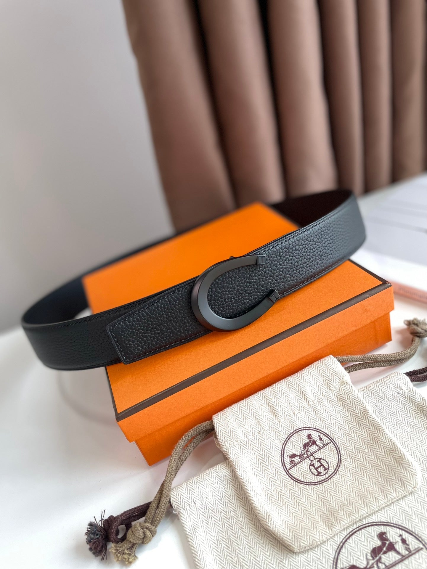 LUCK BELT BUCKLE & REVERSIBLE BLACK LEATHER STRAP 38MM BLACK HARDWARE